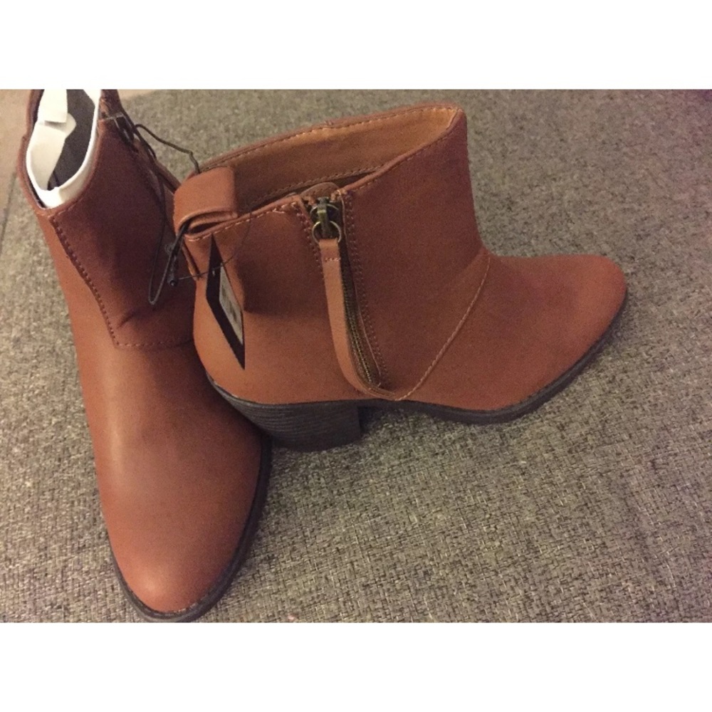 Forever 21 brown chestnut ankle booties size 8